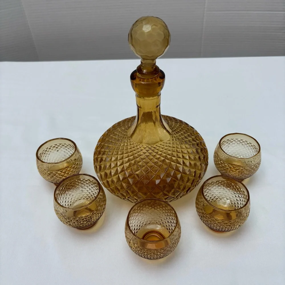 Vintage Amber Textured Glass Decanter And 5 Glasses Diamond Round w/ Lid Cordial